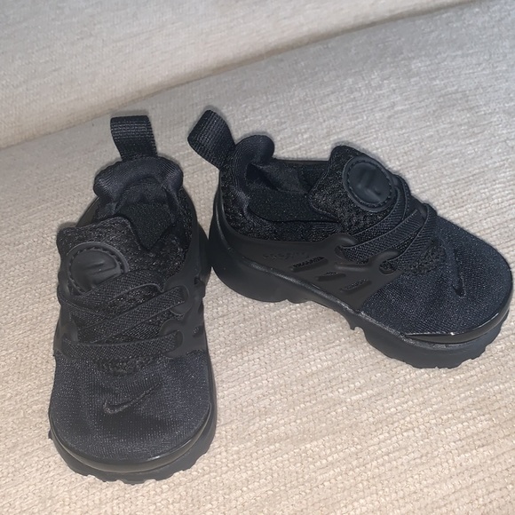 EUC Nike Little Presto sneakers - Picture 1 of 5